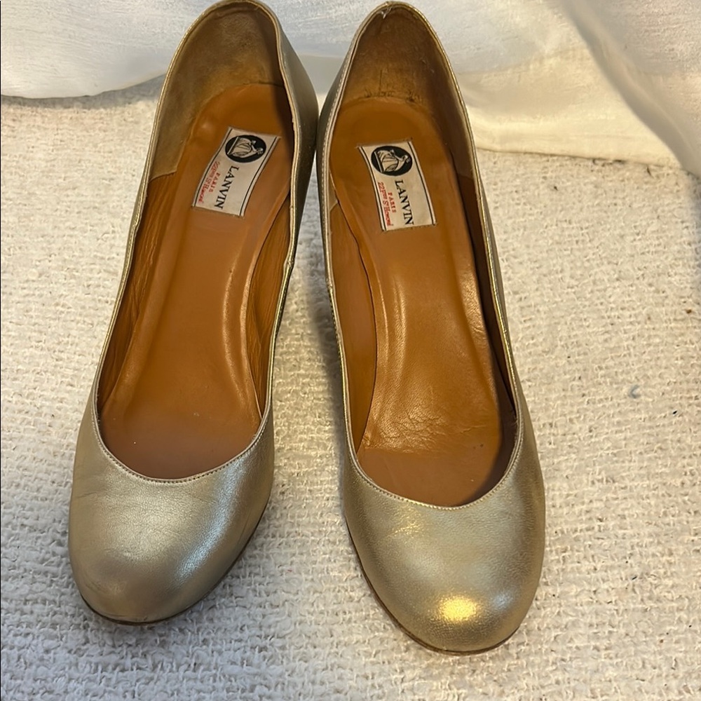 Lanvin Gold Heels Elegant Design